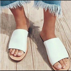 James Smith off duty pool side white leather sz 41